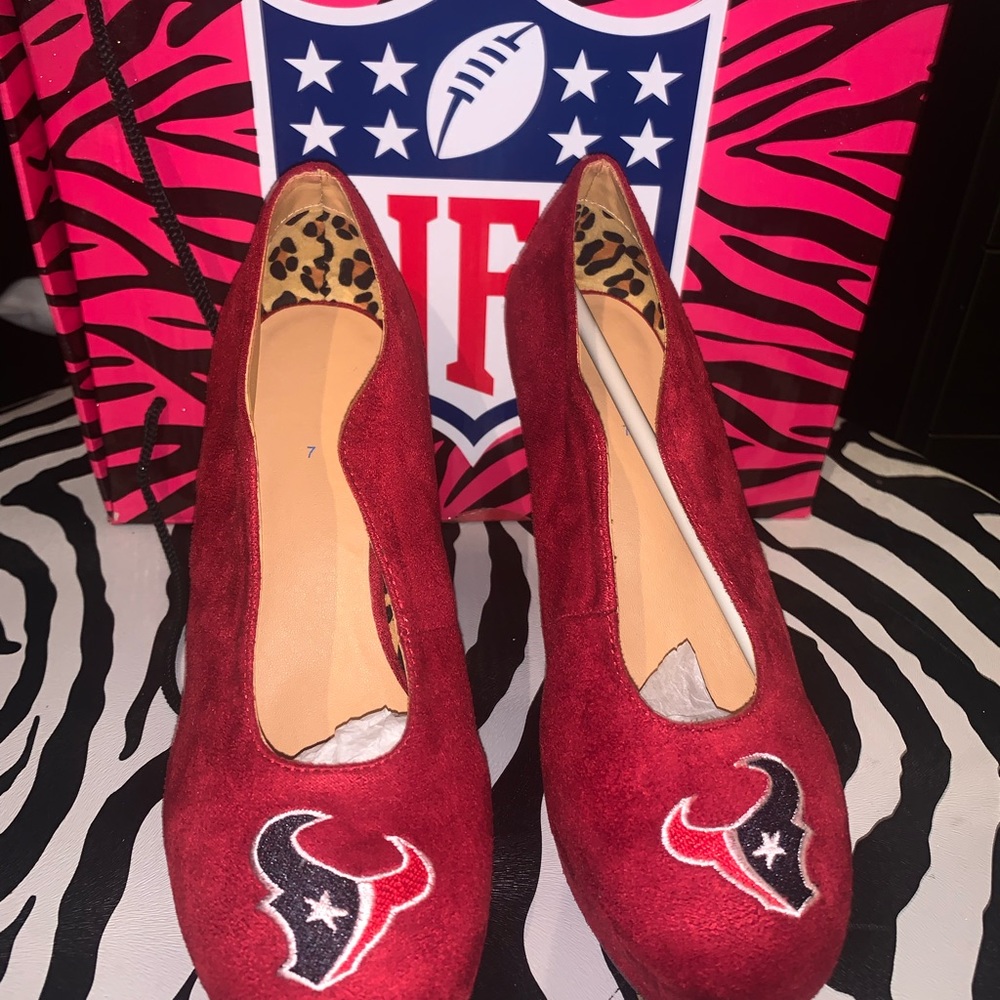 Texans wedge heels